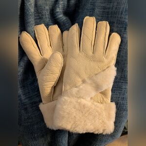 Like New Real Leather Womens Winter Gloves - Medium